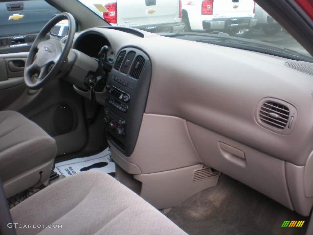 2002 Chrysler Voyager LX Sandstone Dashboard Photo #73754978