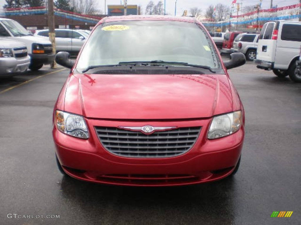 2002 Chrysler Voyager LX Exterior Photos