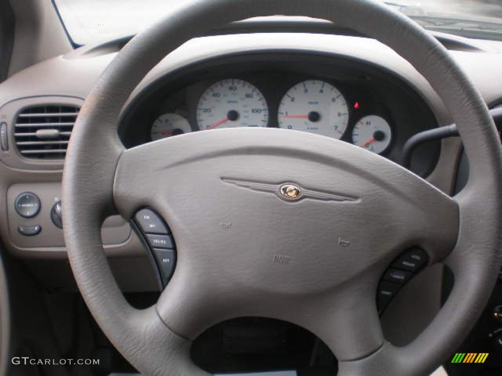 2002 Chrysler Voyager LX Sandstone Steering Wheel Photo #73755049