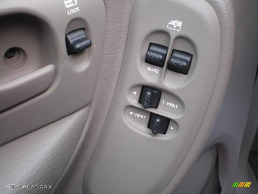 2002 Chrysler Voyager LX Controls Photo #73755133
