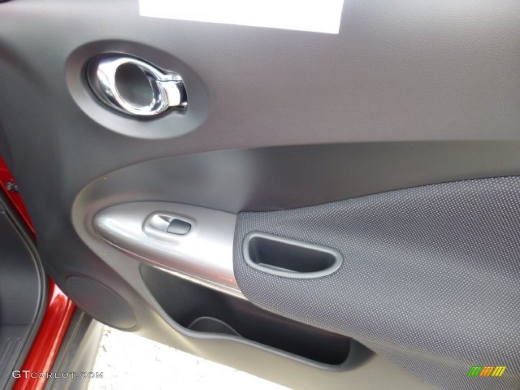 2013 Juke S AWD - Cayenne Red / Black/Silver Trim photo #11