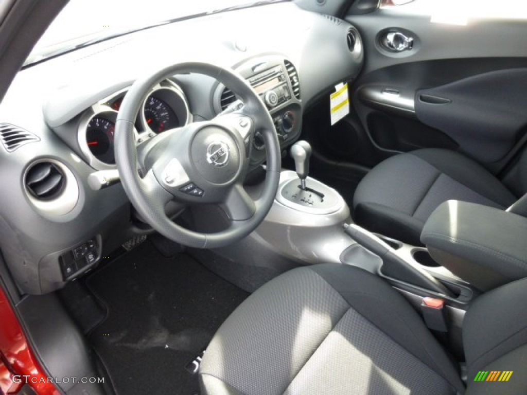 2013 Juke S AWD - Cayenne Red / Black/Silver Trim photo #17