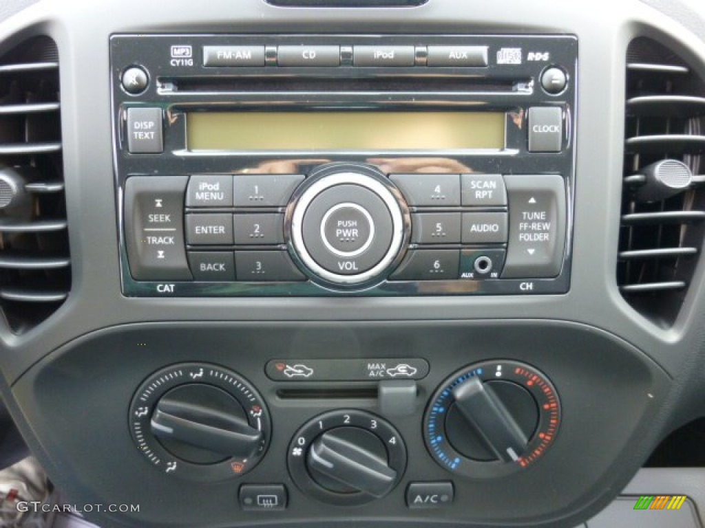 2013 Nissan Juke S AWD Controls Photo #73758041