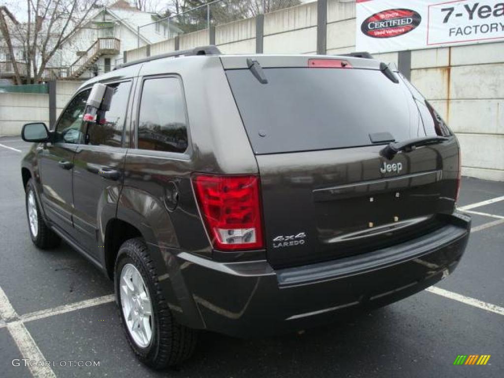 2006 Grand Cherokee Laredo 4x4 - Dark Khaki Pearl / Khaki photo #2