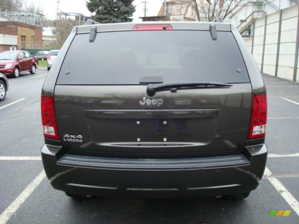 2006 Grand Cherokee Laredo 4x4 - Dark Khaki Pearl / Khaki photo #3