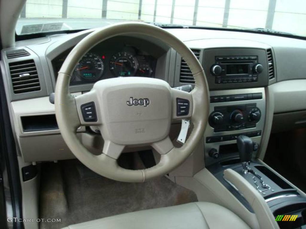 2006 Grand Cherokee Laredo 4x4 - Dark Khaki Pearl / Khaki photo #12