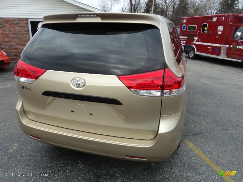 2011 Sienna V6 - Sandy Beach Metallic / Bisque photo #26