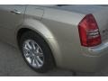 Linen Gold Metallic - 300 C HEMI Photo No. 42