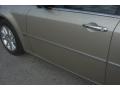 Linen Gold Metallic - 300 C HEMI Photo No. 44