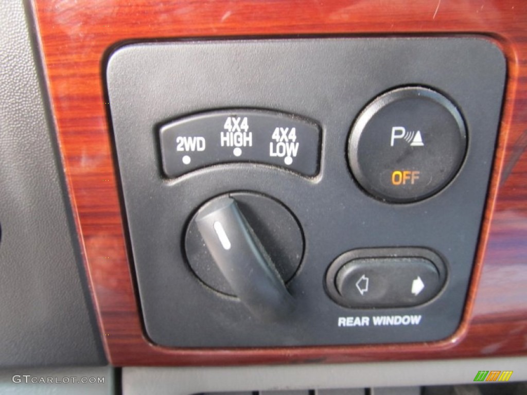 2006 Ford F350 Super Duty Lariat Crew Cab 4x4 Controls Photo #73772849