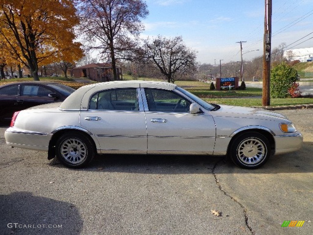 2000 Town Car Cartier - White Pearlescent Tri-Coat / Light Parchment photo #5