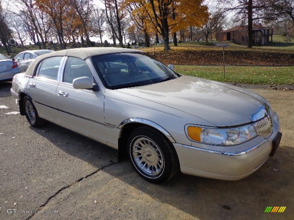 2000 Town Car Cartier - White Pearlescent Tri-Coat / Light Parchment photo #6