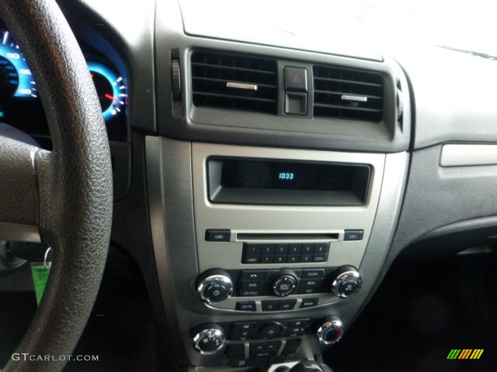 2011 Ford Fusion SE V6 Controls Photos