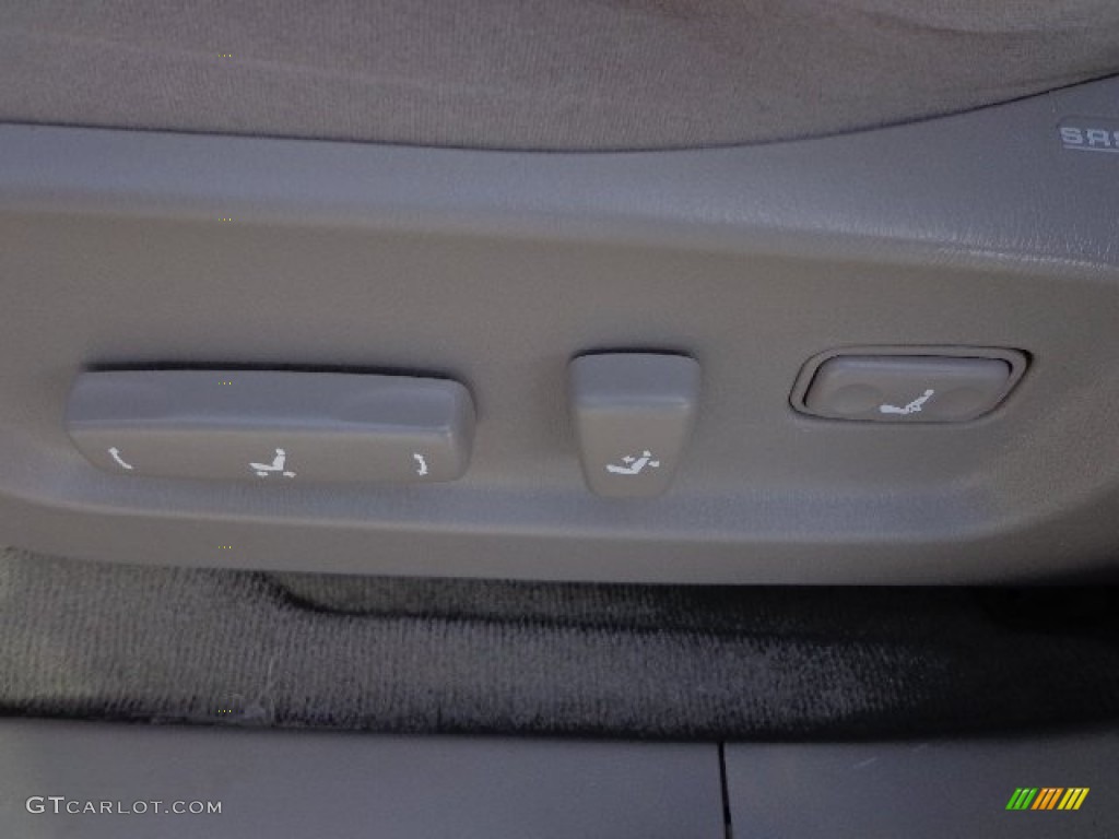 2003 Highlander V6 4WD - Millenium Silver Metallic / Charcoal photo #15