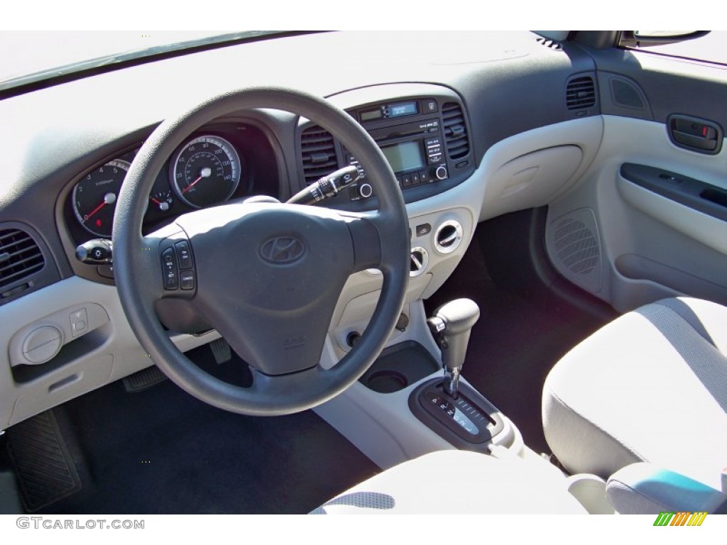 Gray Interior 2009 Hyundai Accent GLS 4 Door Photo #73790099