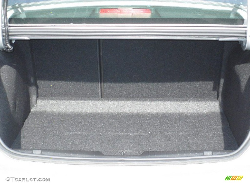 2011 Chevrolet Cruze LT Trunk Photos