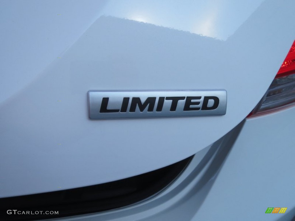 2013 Elantra Limited - Shimmering White / Beige photo #14