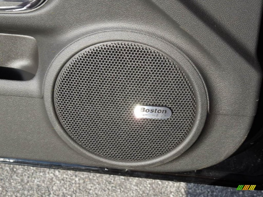 2013 Chevrolet Camaro LT Convertible Audio System Photos