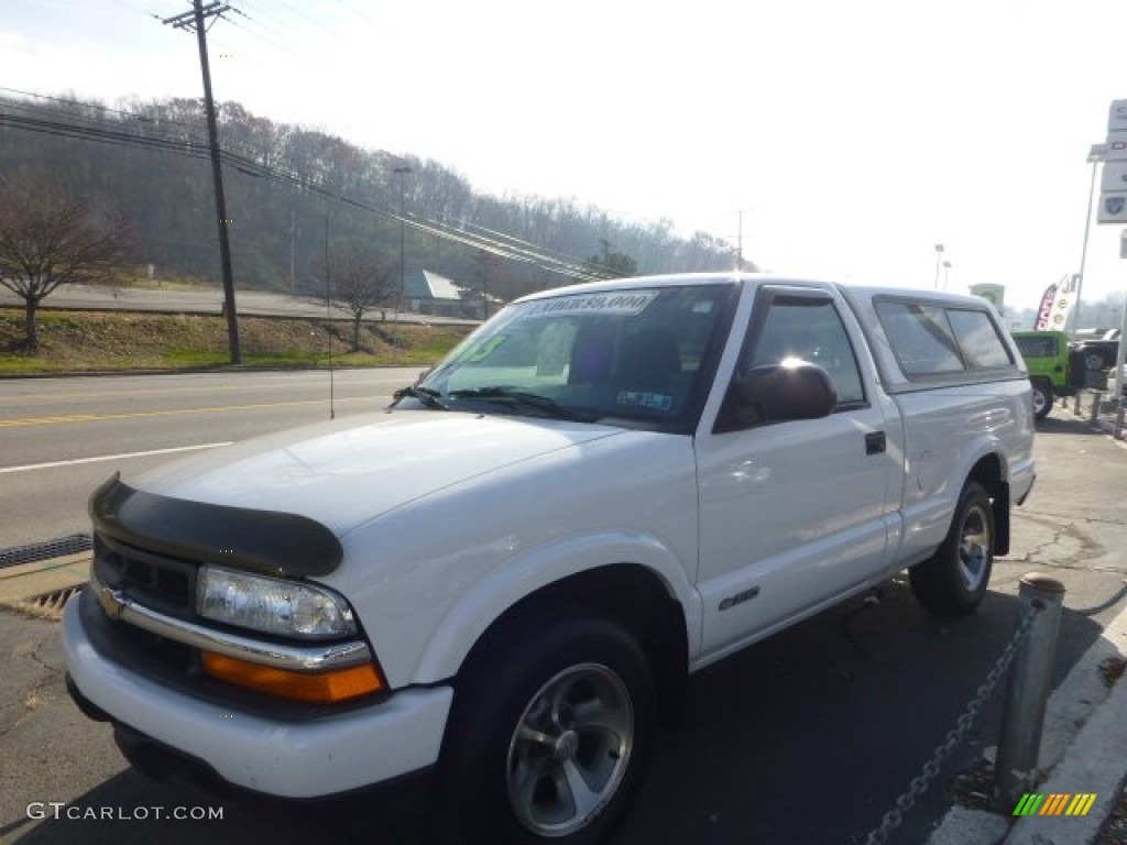 2002 S10 Regular Cab - Summit White / Graphite photo #1