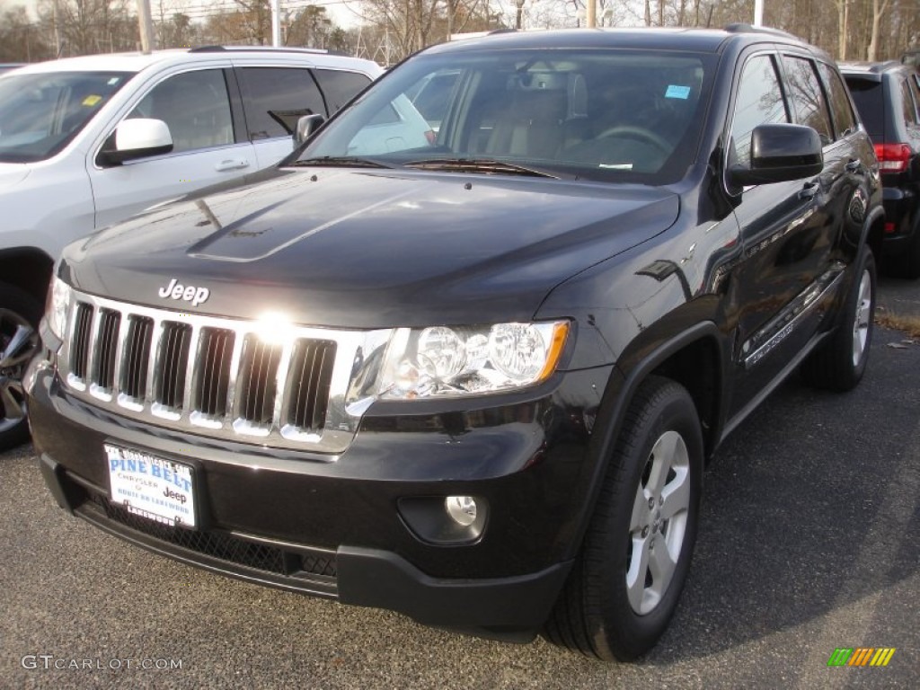 2013 Grand Cherokee Laredo 4x4 - Brilliant Black Crystal Pearl / Black photo #1