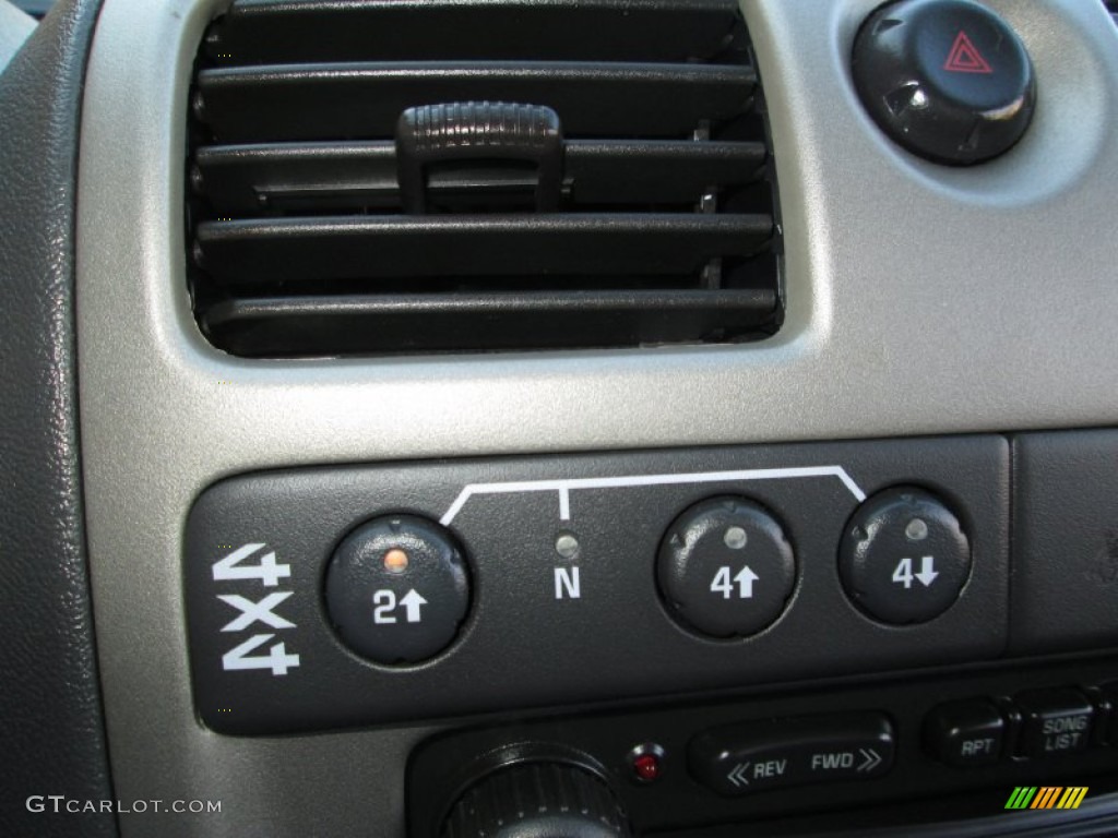 2006 GMC Canyon SLE Crew Cab 4x4 Controls Photos
