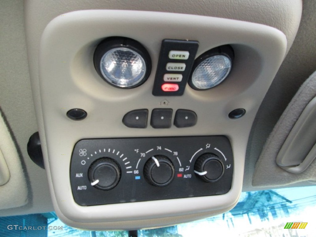 2003 GMC Yukon XL Denali AWD Controls Photo #73812269