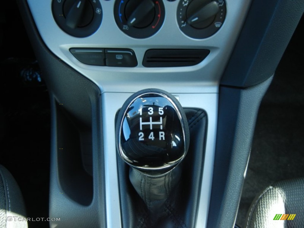 2013 Ford Focus SE Sedan 5 Speed Manual Transmission Photo #73812563