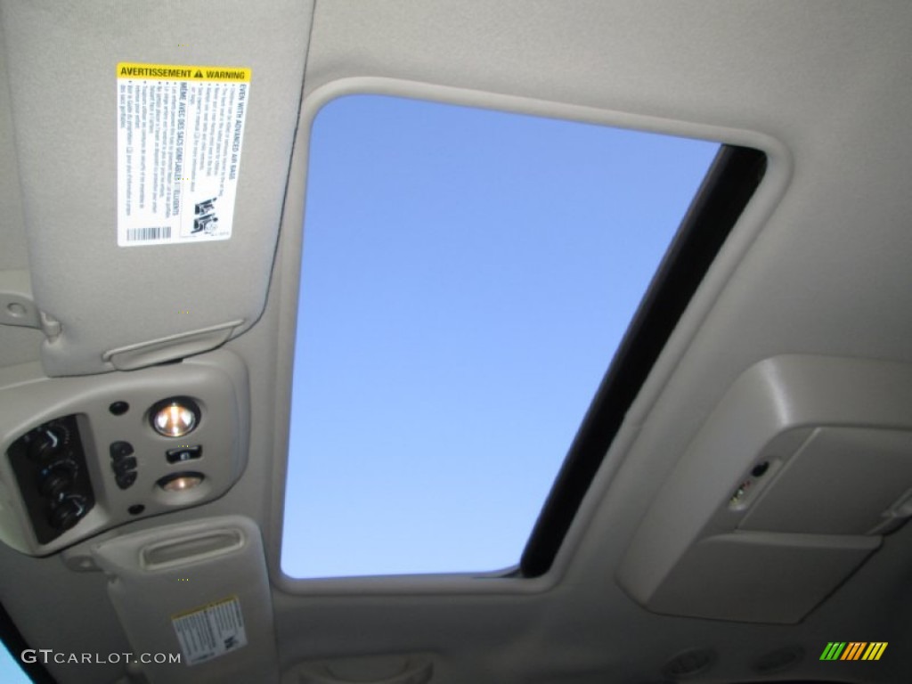2004 Chevrolet Tahoe LT 4x4 Sunroof Photos