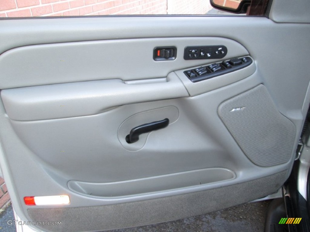 2004 Chevrolet Tahoe LT 4x4 Gray/Dark Charcoal Door Panel Photo #73813044