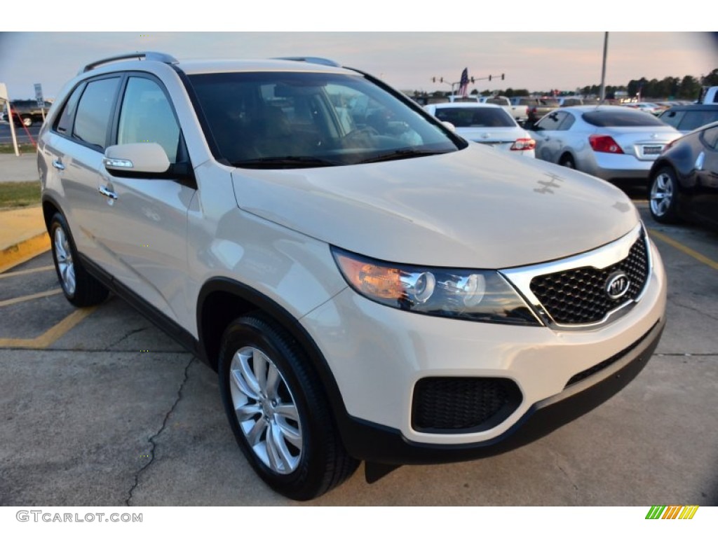 2011 Sorento LX V6 - White Sand Beige / Black photo #8