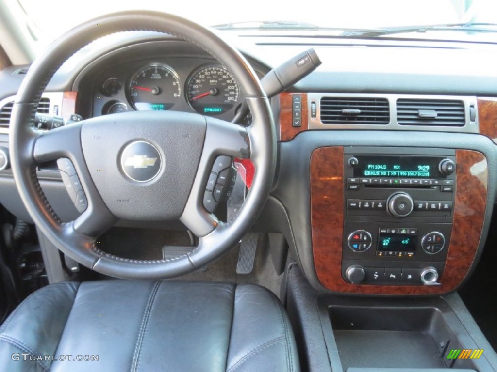 2007 Chevrolet Tahoe LT Ebony Dashboard Photo #73823357