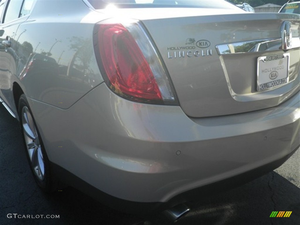2009 MKS Sedan - Smokestone Metallic / Light Camel photo #11