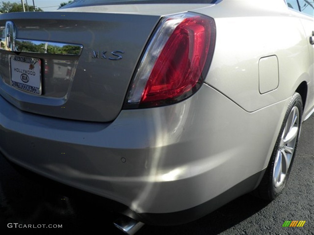 2009 MKS Sedan - Smokestone Metallic / Light Camel photo #17