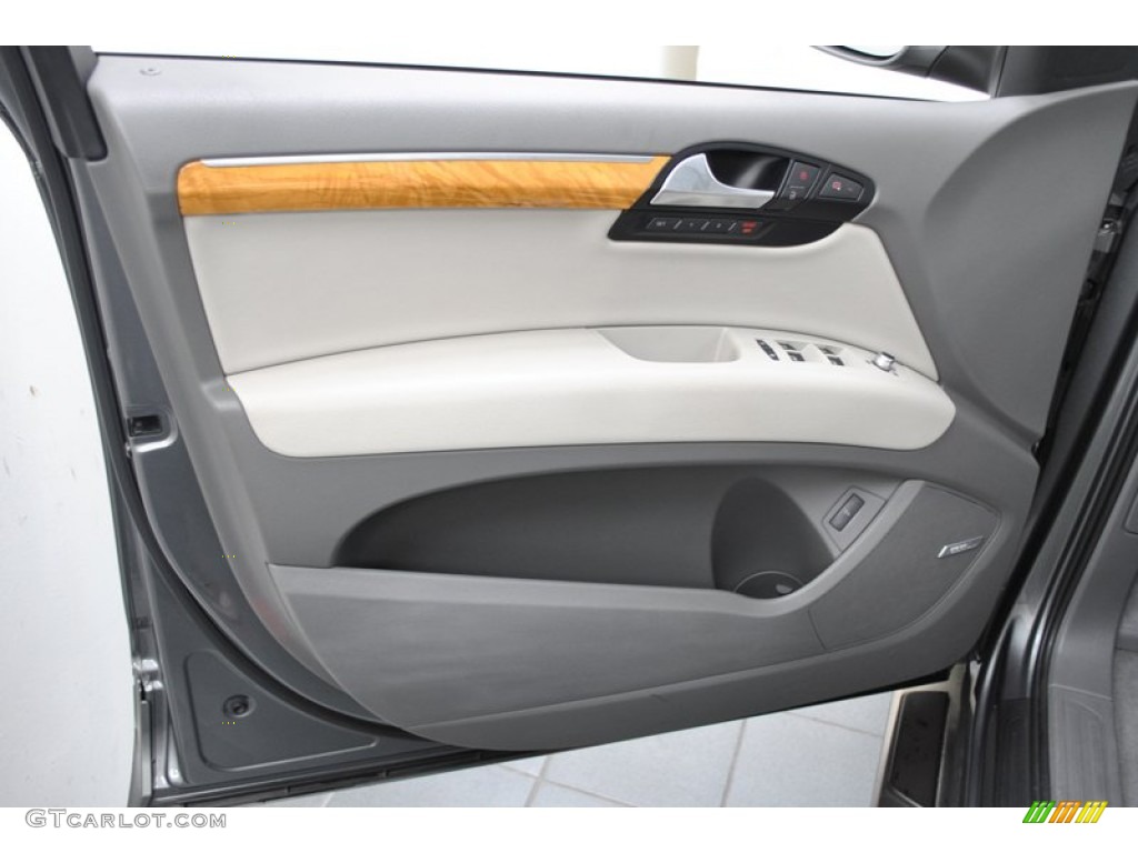 2010 Audi Q7 3.0 TDI quattro Limestone Gray Door Panel Photo #73824326
