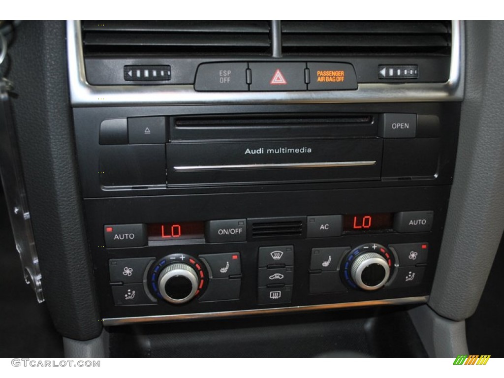 2010 Audi Q7 3.0 TDI quattro Controls Photo #73824512