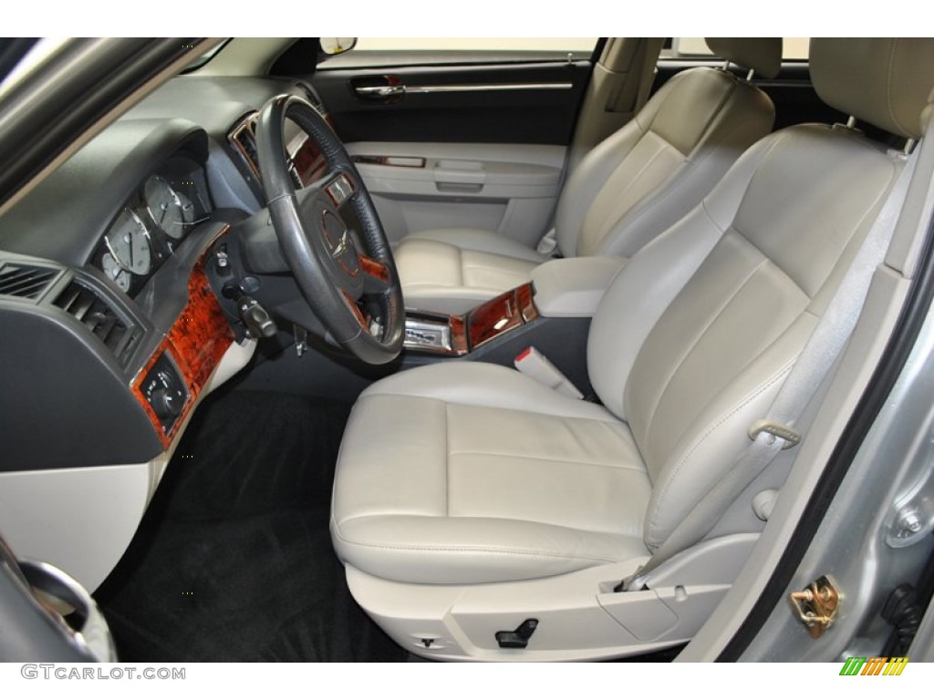 2006 Chrysler 300 Touring Front Seat Photo #73830671