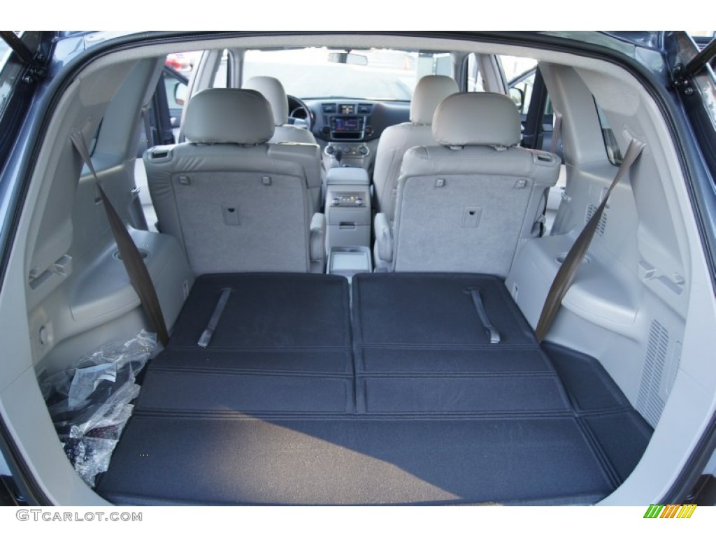 2013 Toyota Highlander Standard Highlander Model Trunk Photo #73832687