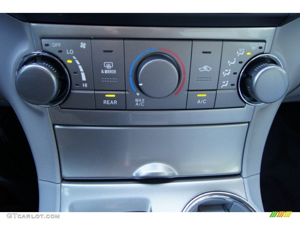 2013 Toyota Highlander Standard Highlander Model Controls Photo #73833062