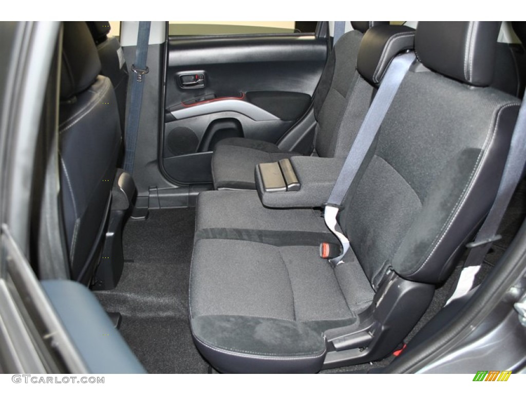2011 Mitsubishi Outlander SE Rear Seat Photo #73834634