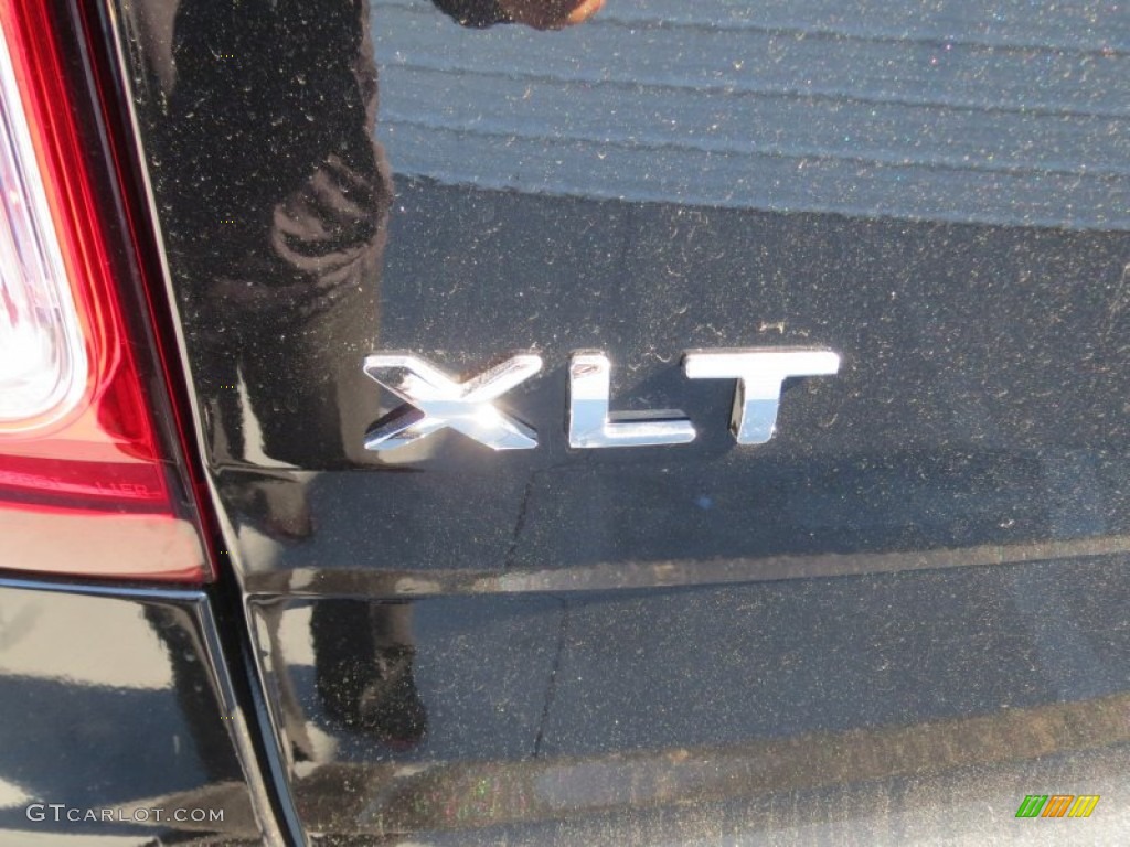 2013 Explorer XLT - Tuxedo Black Metallic / Medium Light Stone photo #12
