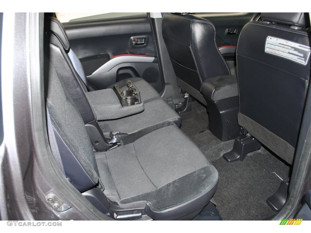 2011 Mitsubishi Outlander SE Rear Seat Photo #73835081