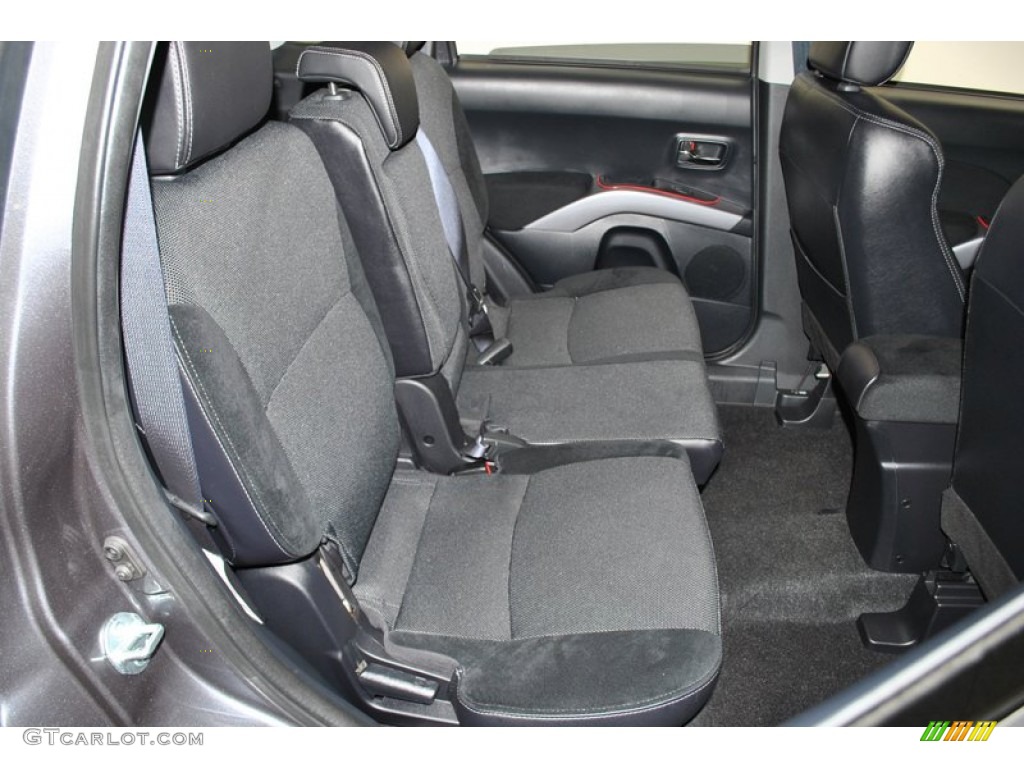 2011 Mitsubishi Outlander SE Rear Seat Photos