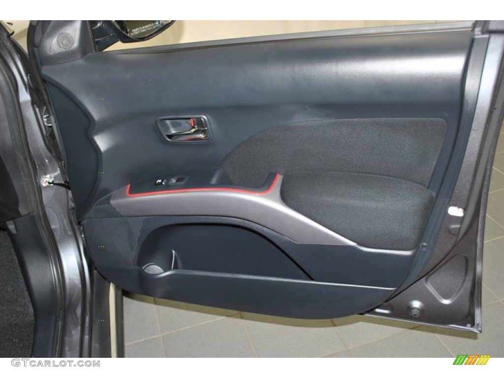 2011 Mitsubishi Outlander SE Door Panel Photos