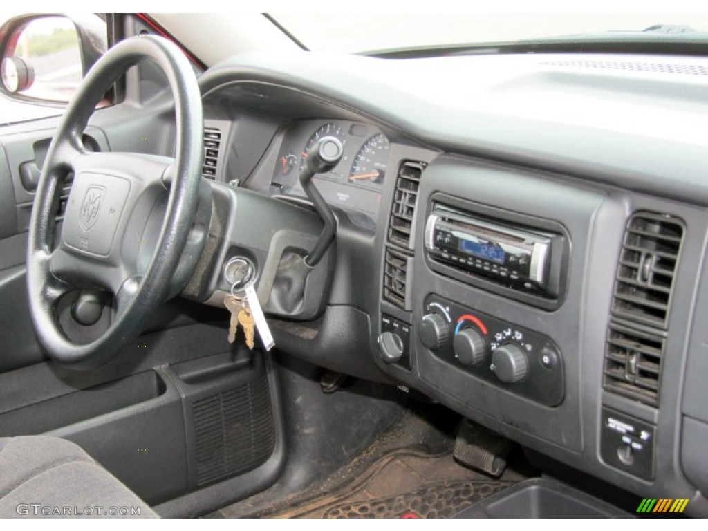 2003 Dakota SXT Club Cab 4x4 - Flame Red / Dark Slate Gray photo #5