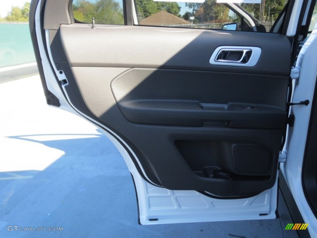 2013 Explorer XLT - White Platinum Tri-Coat / Charcoal Black photo #18