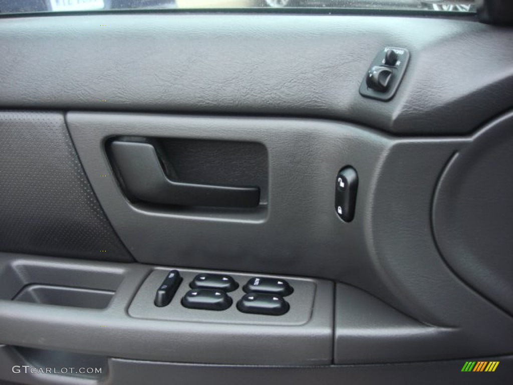 2004 Ford Taurus SES Sedan Door Panel Photos