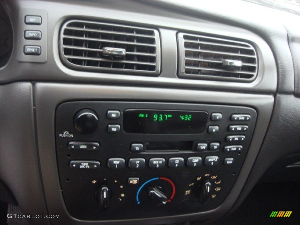2004 Ford Taurus SES Sedan Controls Photo #73840757