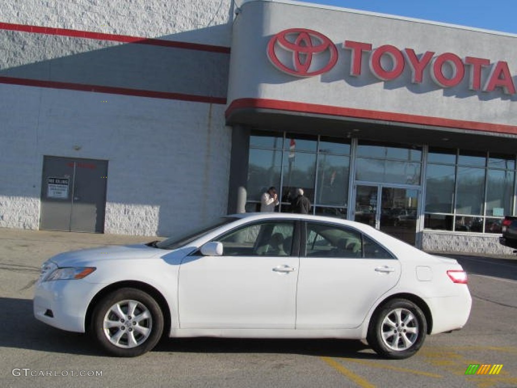 2009 Camry LE V6 - Super White / Bisque photo #2