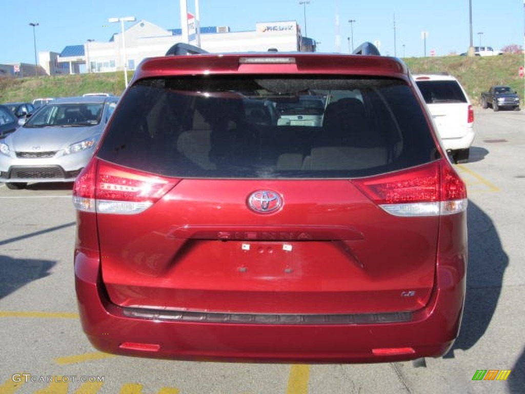 2011 Sienna LE - Salsa Red Pearl / Bisque photo #5