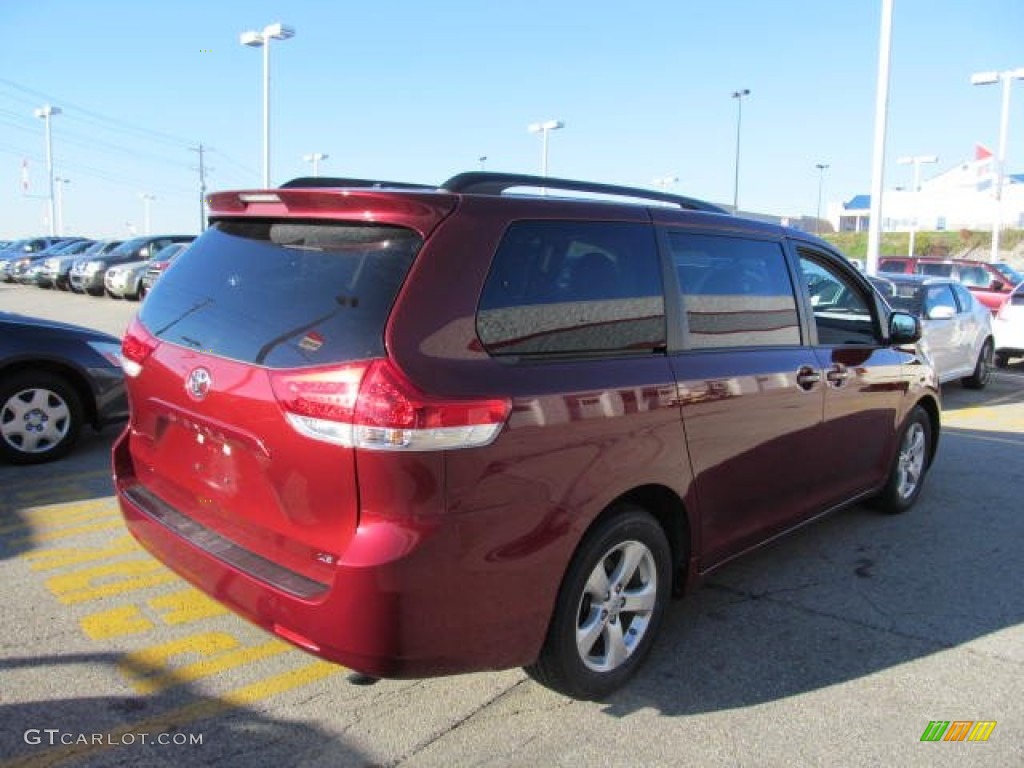 2011 Sienna LE - Salsa Red Pearl / Bisque photo #6